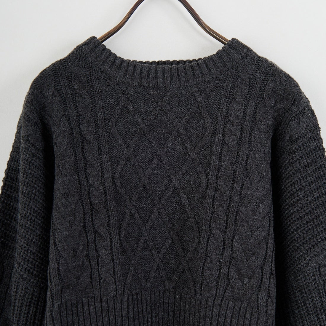 Jf Ready Made [ジェイエフレディメイド] ケーブル編みショート丈クルーネックニット [124803]CHARCOAL