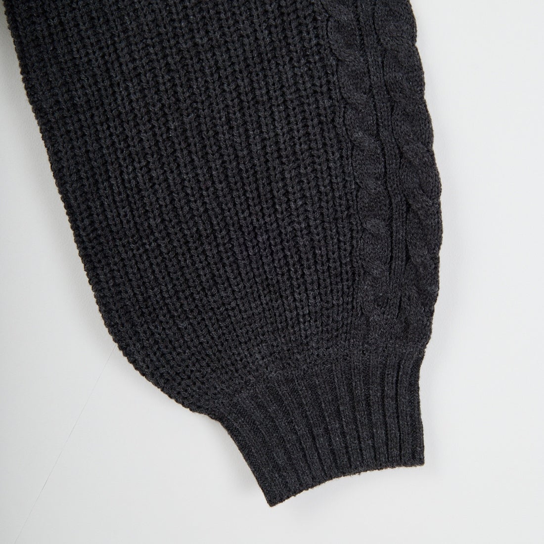 Jf Ready Made [ジェイエフレディメイド] ケーブル編みショート丈クルーネックニット [124803]CHARCOAL