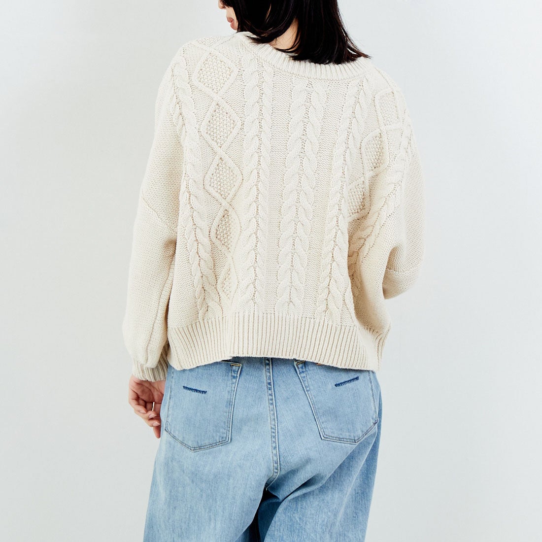 Jf Ready Made [ジェイエフレディメイド] 2WAYケーブル編みショート丈クルーネックカーディガン [123805] BEIGE &&モデル身長：162cm 着用サイズ：F&&
