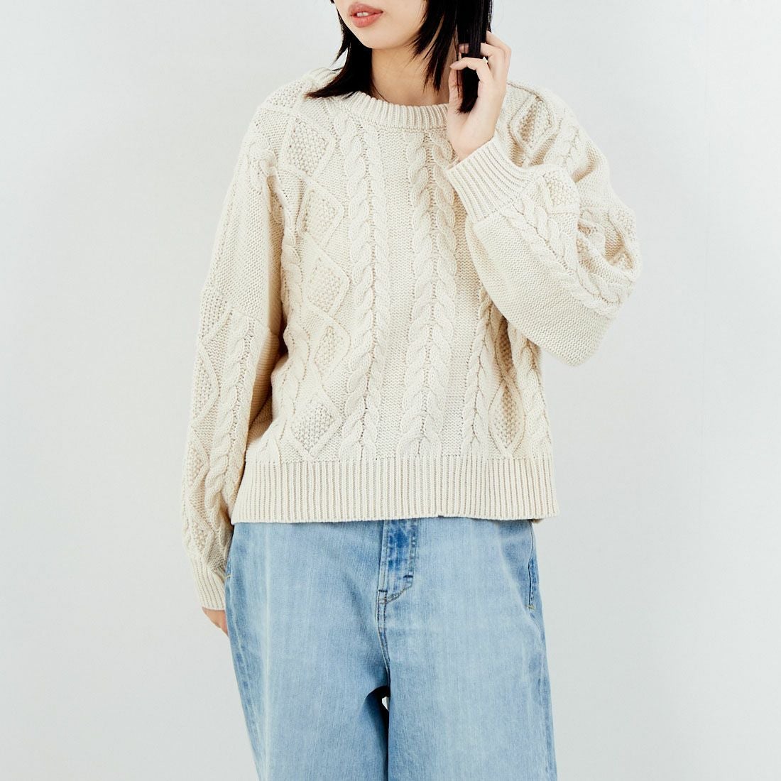 Jf Ready Made [ジェイエフレディメイド] 2WAYケーブル編みショート丈クルーネックカーディガン [123805] BEIGE &&モデル身長：162cm 着用サイズ：F&&