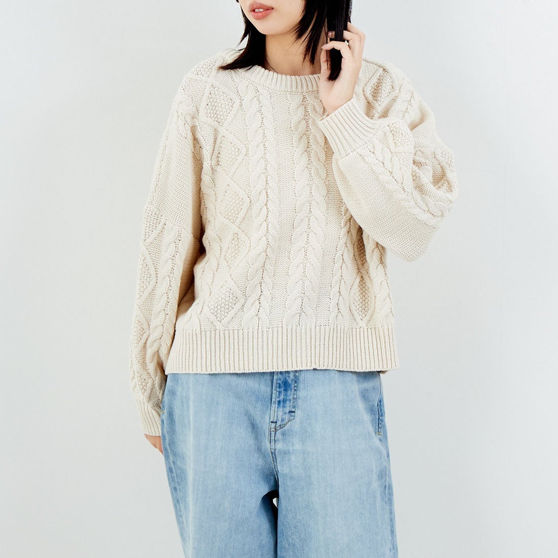 Jf Ready Made [ジェイエフレディメイド] 2WAYケーブル編みショート丈クルーネックカーディガン [123805] BEIGE &&モデル身長：162cm 着用サイズ：F&&