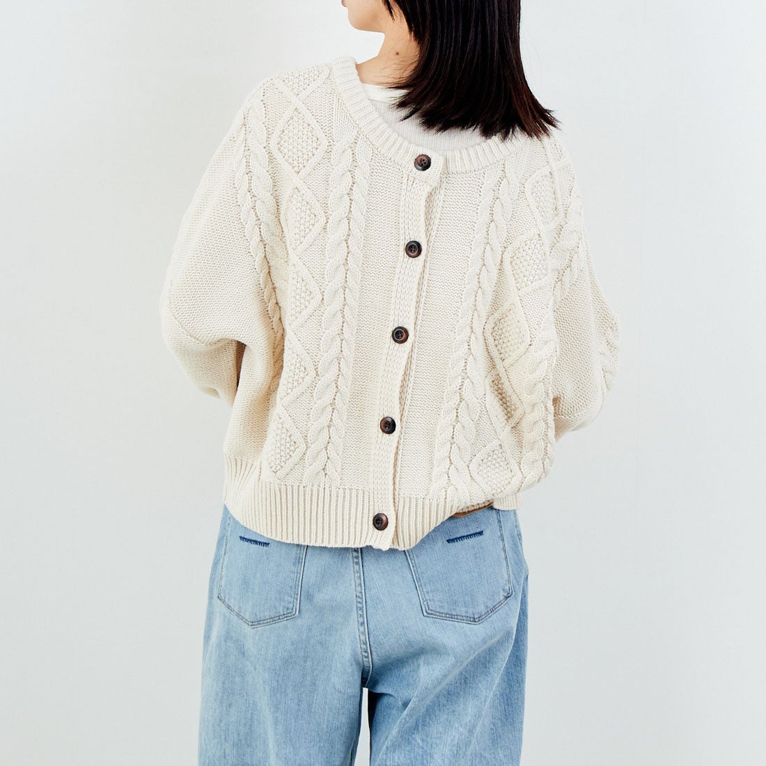Jf Ready Made [ジェイエフレディメイド] 2WAYケーブル編みショート丈クルーネックカーディガン [123805] BEIGE &&モデル身長：162cm 着用サイズ：F&&