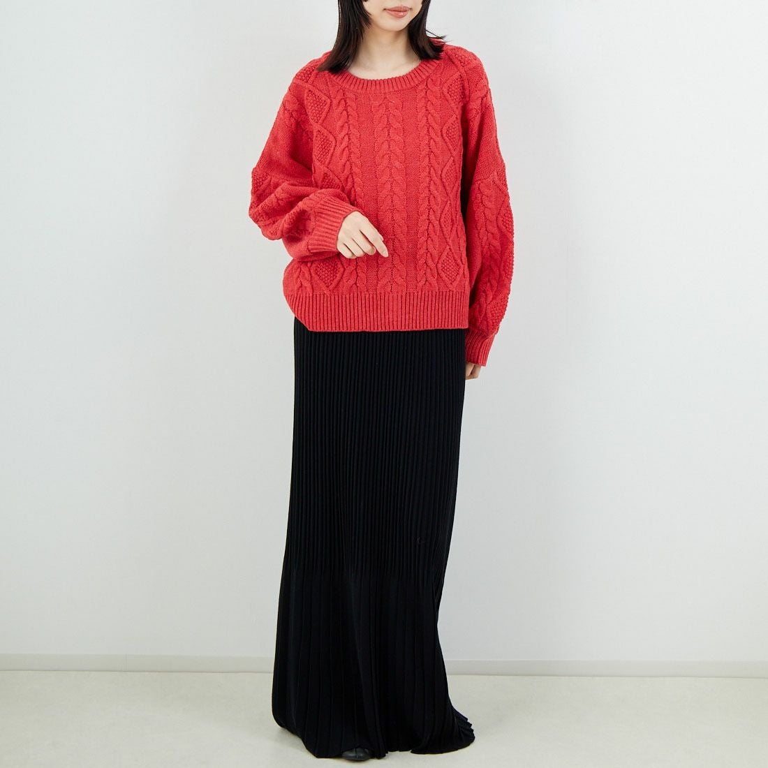 Jf Ready Made [ジェイエフレディメイド] 2WAYケーブル編みショート丈クルーネックカーディガン [123805] RED &&モデル身長：162cm 着用サイズ：F&&