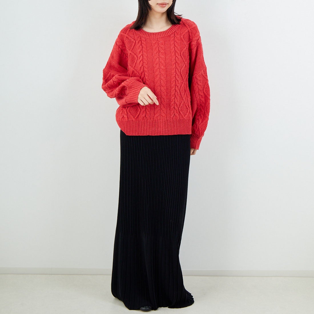 Jf Ready Made [ジェイエフレディメイド] 2WAYケーブル編みショート丈クルーネックカーディガン [123805] RED &&モデル身長：162cm 着用サイズ：F&&