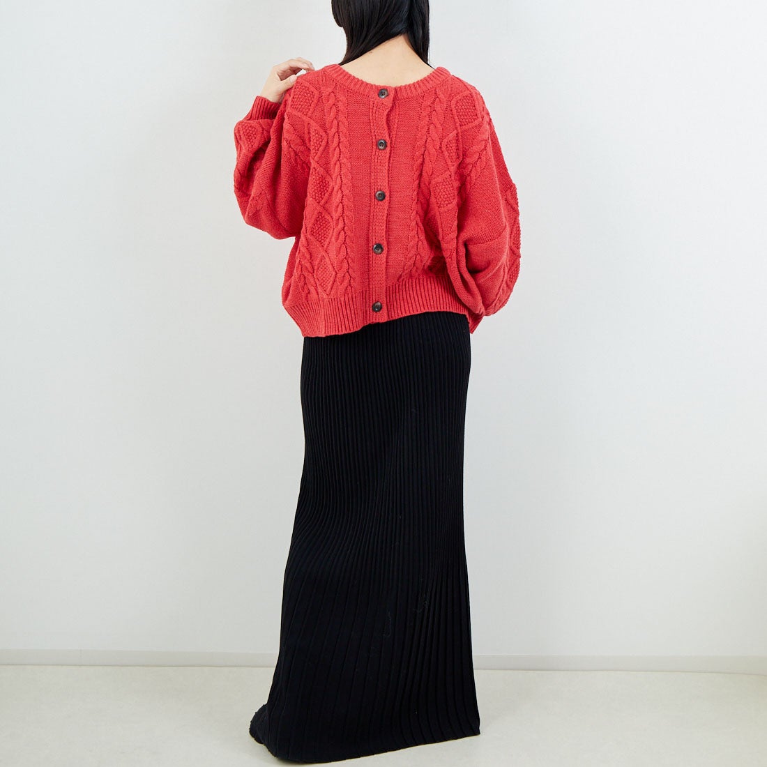 Jf Ready Made [ジェイエフレディメイド] 2WAYケーブル編みショート丈クルーネックカーディガン [123805] RED &&モデル身長：162cm 着用サイズ：F&&