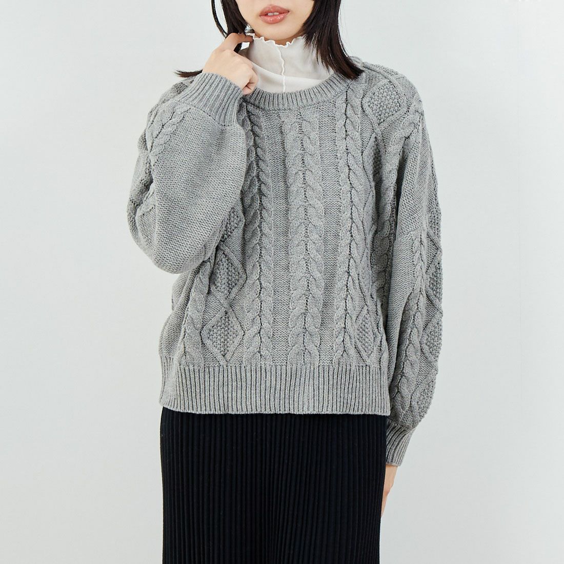 Jf Ready Made [ジェイエフレディメイド] 2WAYケーブル編みショート丈クルーネックカーディガン [123805] GRAY &&モデル身長：162cm 着用サイズ：F&&