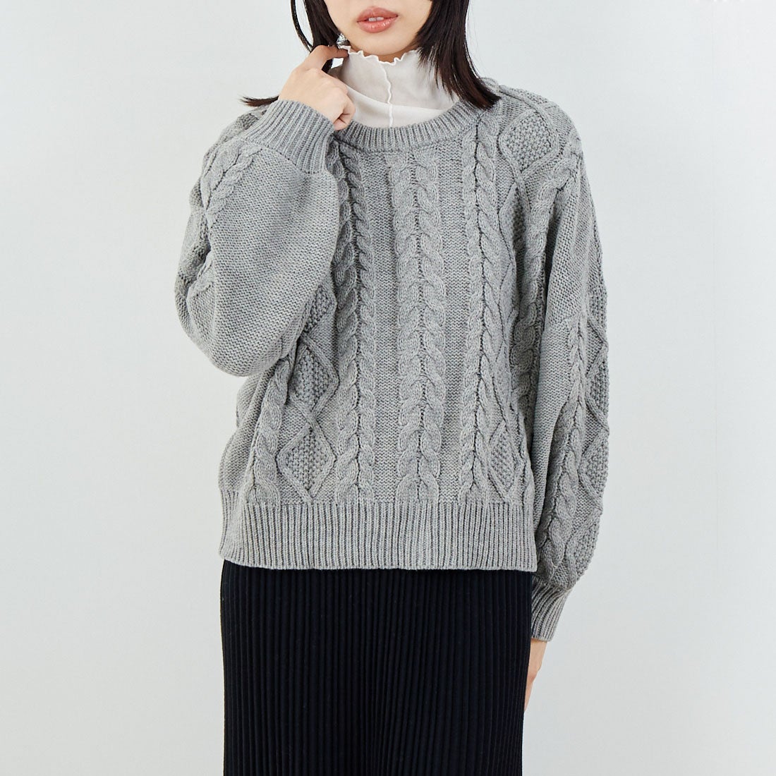Jf Ready Made [ジェイエフレディメイド] 2WAYケーブル編みショート丈クルーネックカーディガン [123805] GRAY &&モデル身長：162cm 着用サイズ：F&&