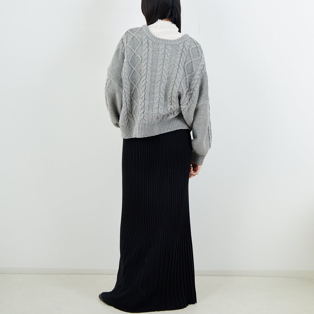 Jf Ready Made [ジェイエフレディメイド] 2WAYケーブル編みショート丈クルーネックカーディガン [123805] GRAY &&モデル身長：162cm 着用サイズ：F&&