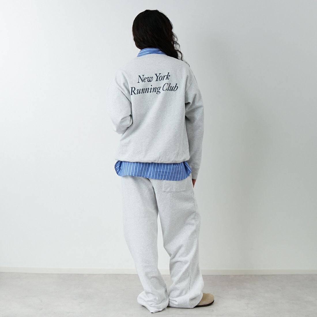 Sporty&Rich [スポーティアンドリッチ] ランクラブ クルーネックスウェット [ST07162175] H.GRAY &&モデル身長：162cm 着用サイズ：S&&