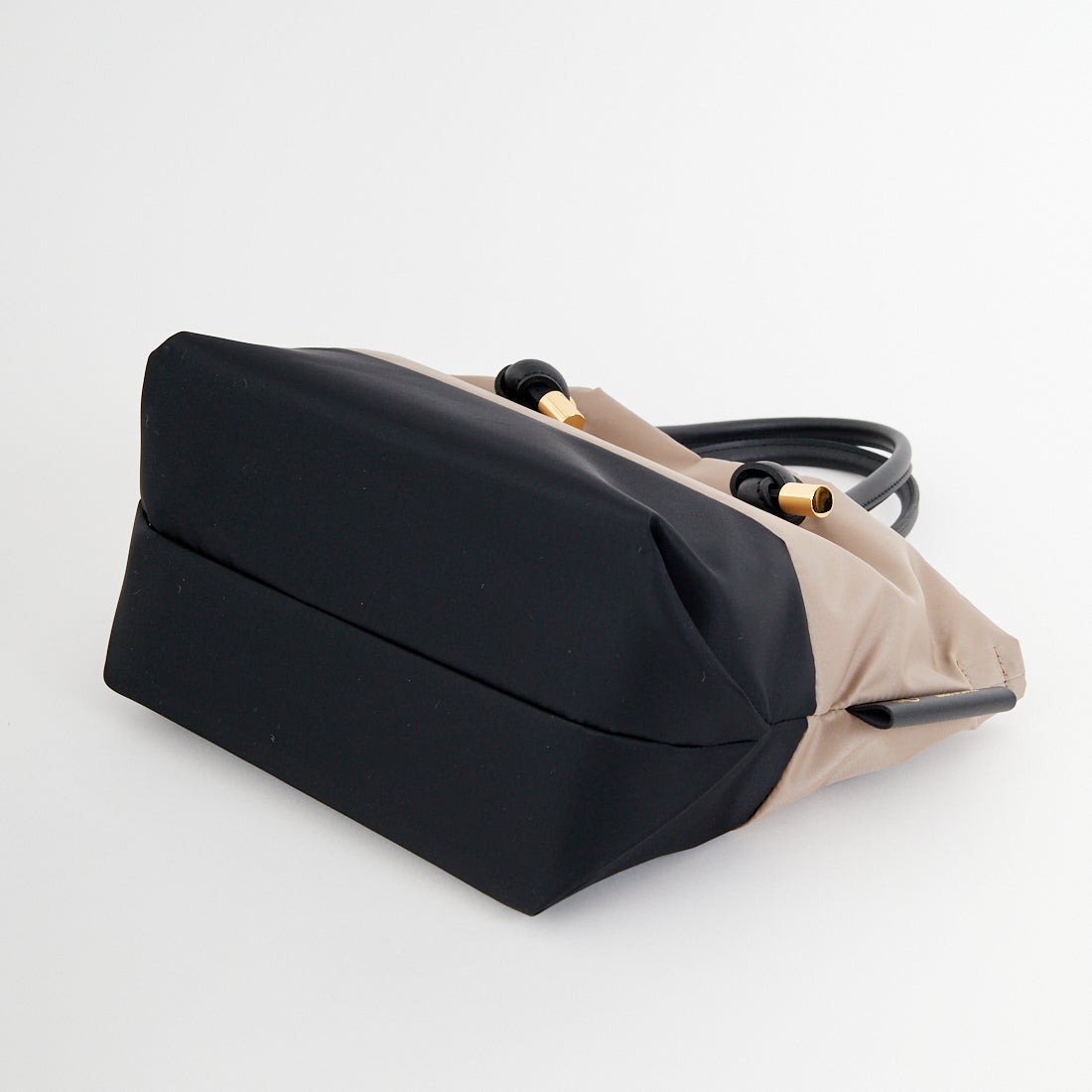VIOLAd'ORO [ヴィオラドーロ] BIANCA ナイロントートバッグ [V-2249] TAUPE/BLK