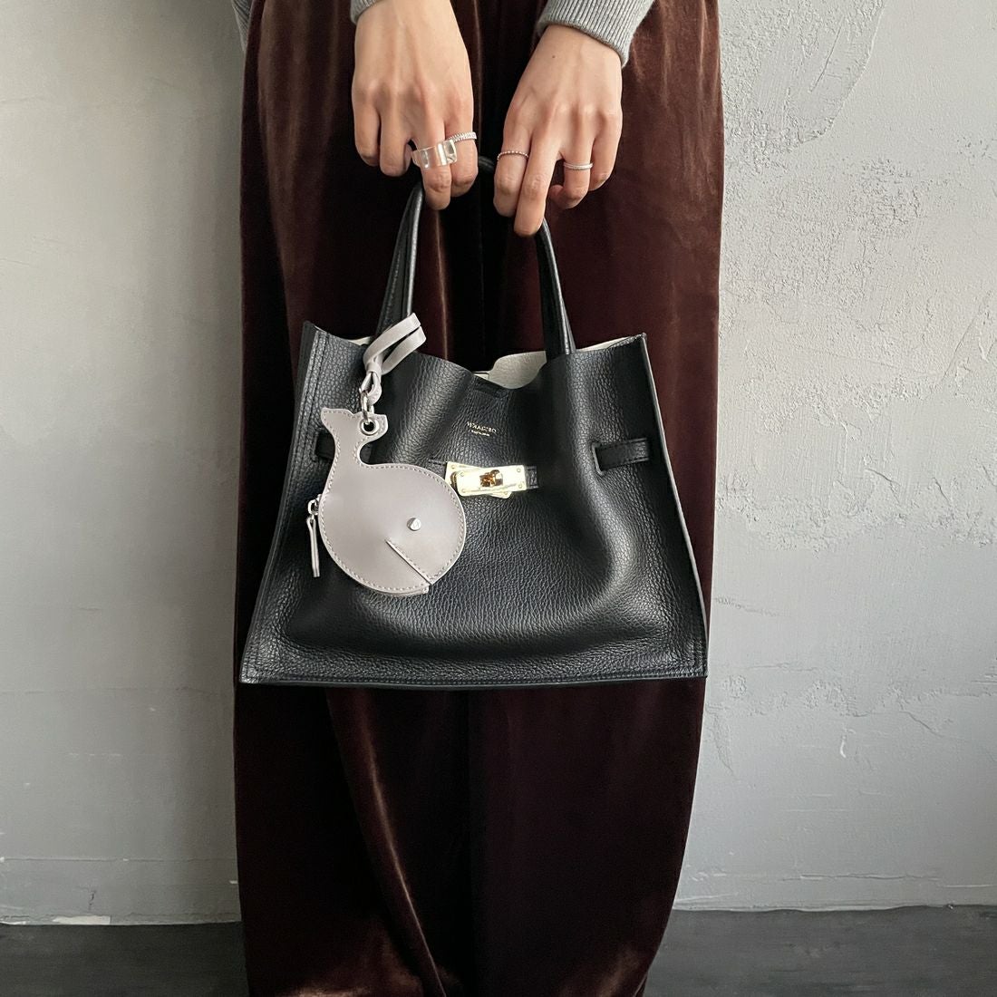 YAHKI [ヤーキ] クジラレザーマルチケース [YH-763C] STONE