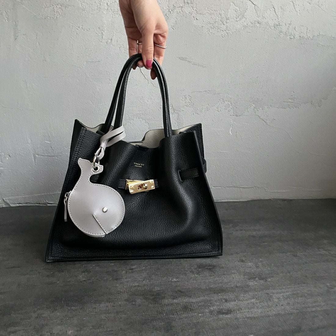 YAHKI [ヤーキ] クジラレザーマルチケース [YH-763C] STONE