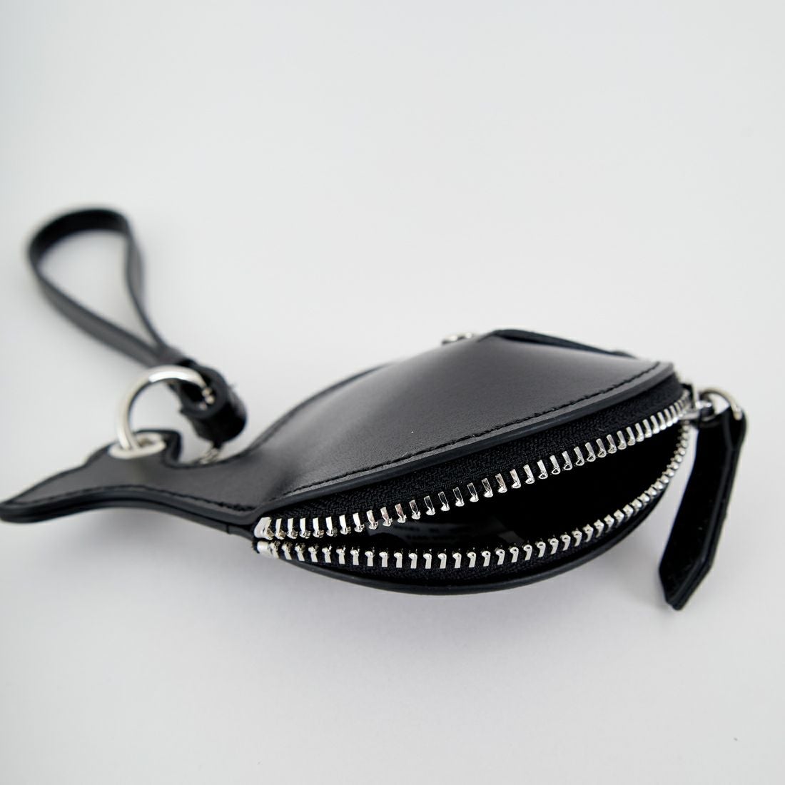 YAHKI [ヤーキ] クジラレザーマルチケース [YH-763C] BLACK