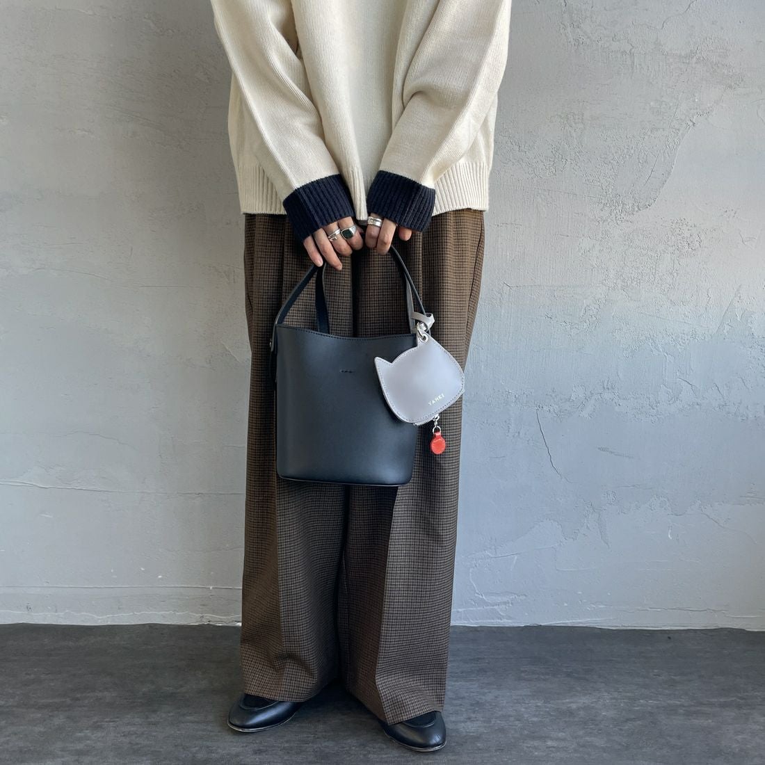 YAHKI [ヤーキ] キャットレザーマルチケース [YH-678C] STONE