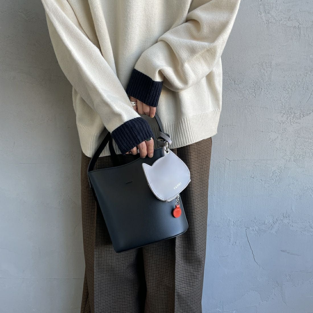 YAHKI [ヤーキ] キャットレザーマルチケース [YH-678C] STONE