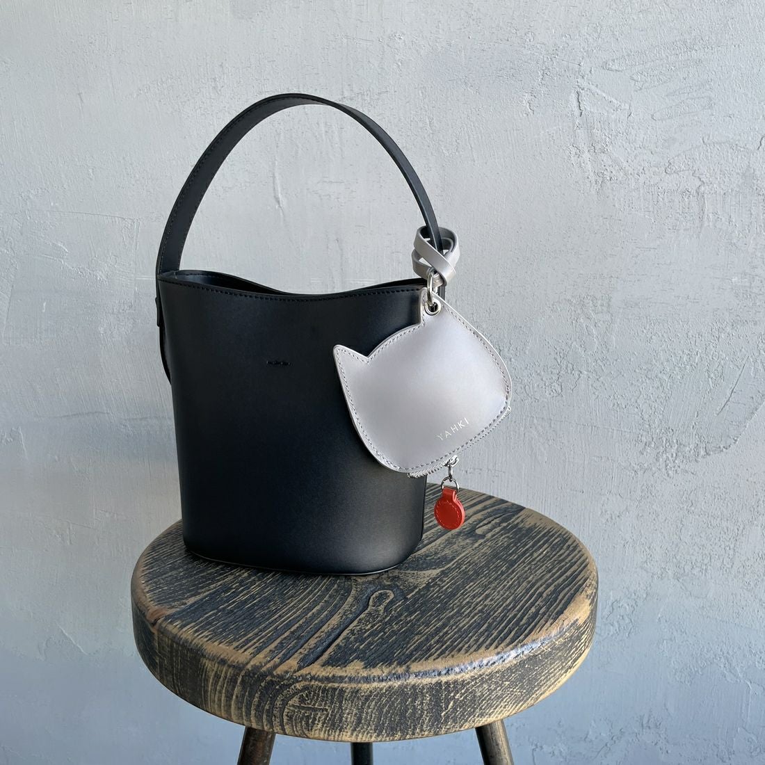 YAHKI [ヤーキ] キャットレザーマルチケース [YH-678C] STONE