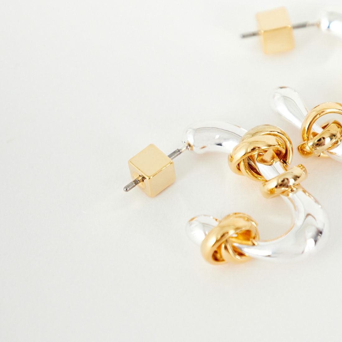 LAPUIS [ラピュイ] Flow coil ピアス [254-220102] ﾏﾙﾁ