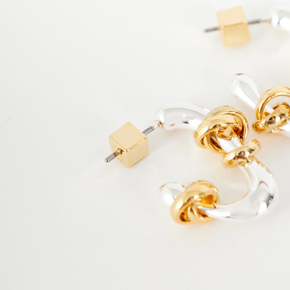 LAPUIS [ラピュイ] Flow coil ピアス [254-220102] ﾏﾙﾁ