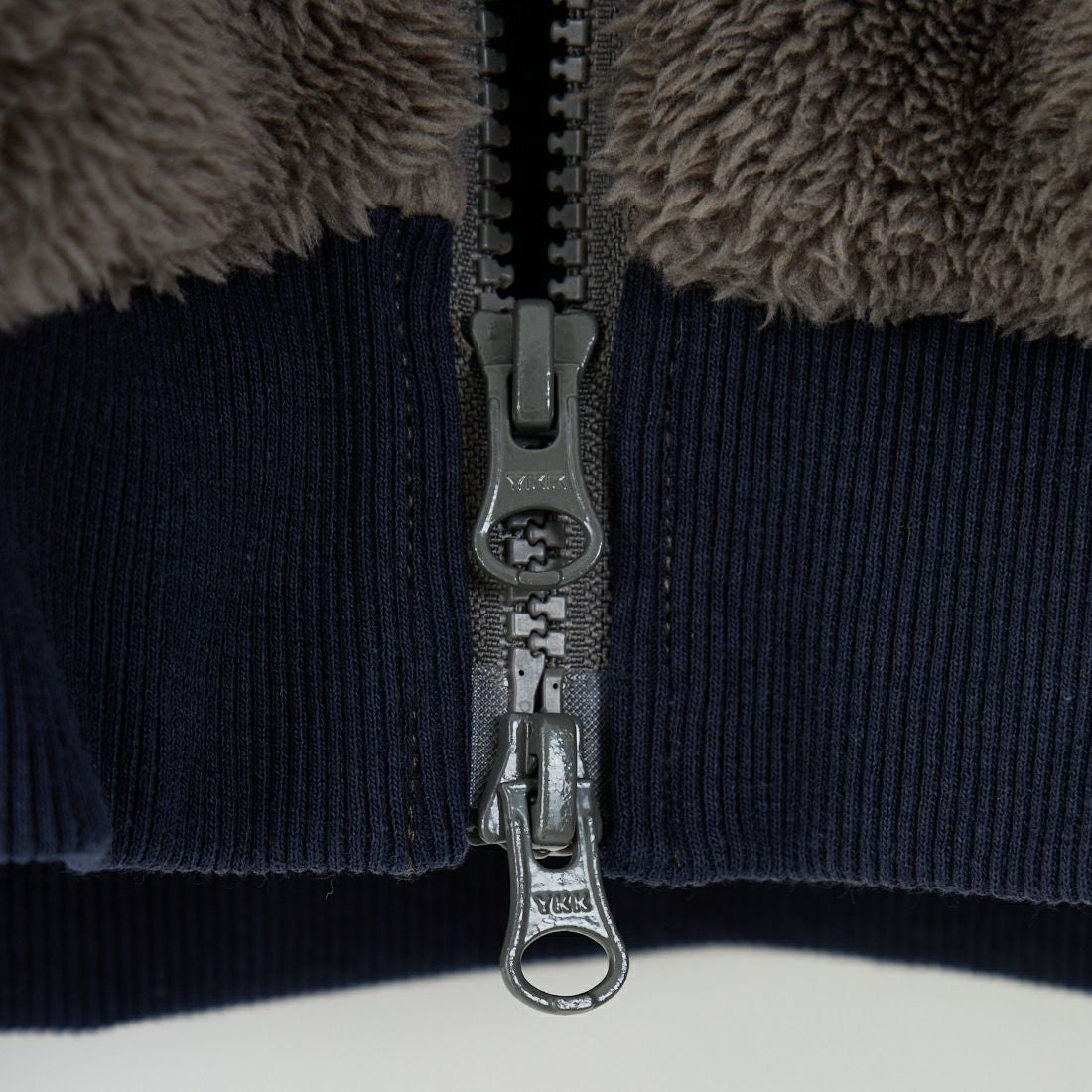 UNIVERSAL OVERALL [ユニバーサルオーバーオール] 別注 ボアフリース ボンバージャケット [U2531400IN-JF] CHARCOAL