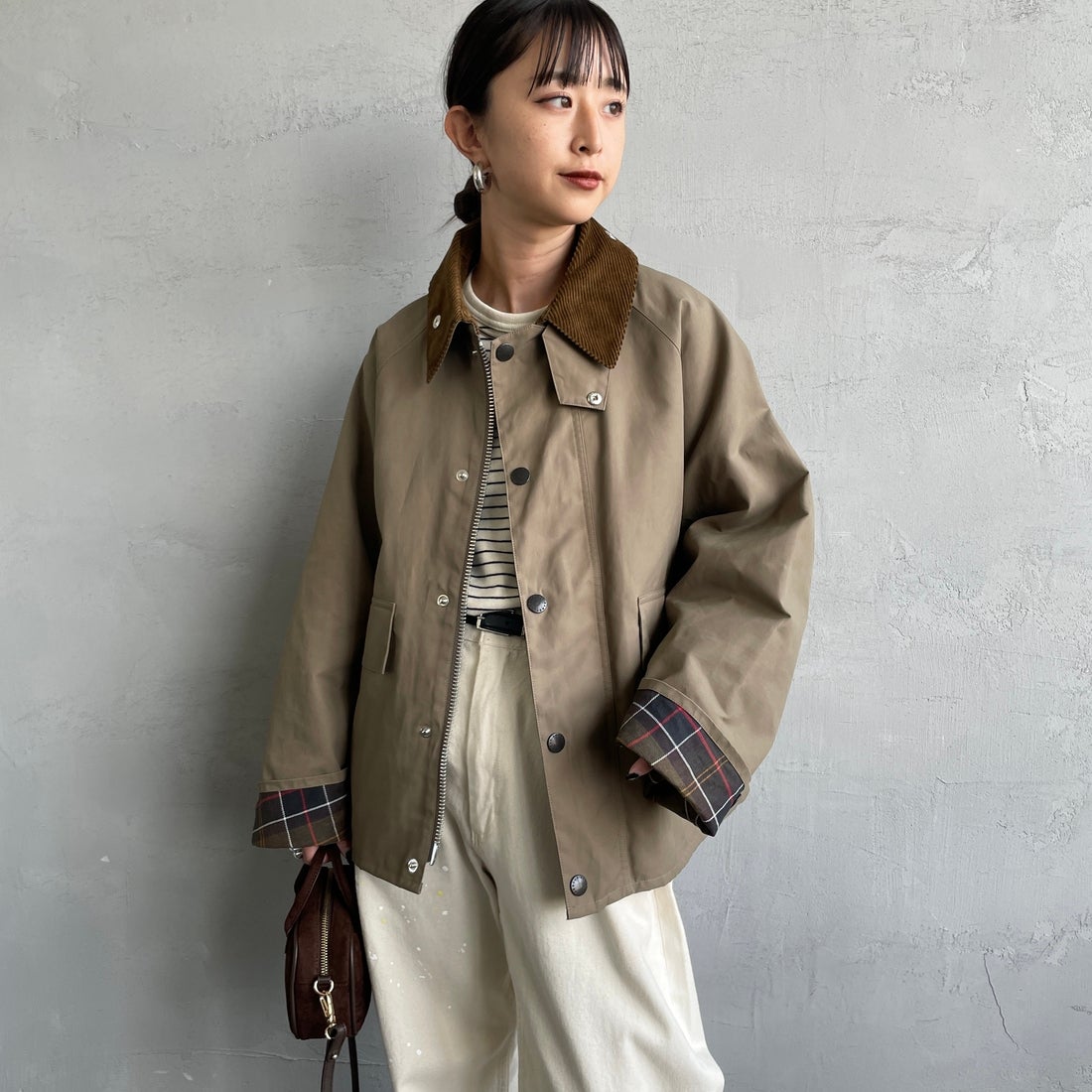 Barbour [バブアー] 別注 BORROWDALE ボロウデイルジャケット [261MCAS237-JF] KHAKI &&モデル身長：150cm 着用サイズ：34&&