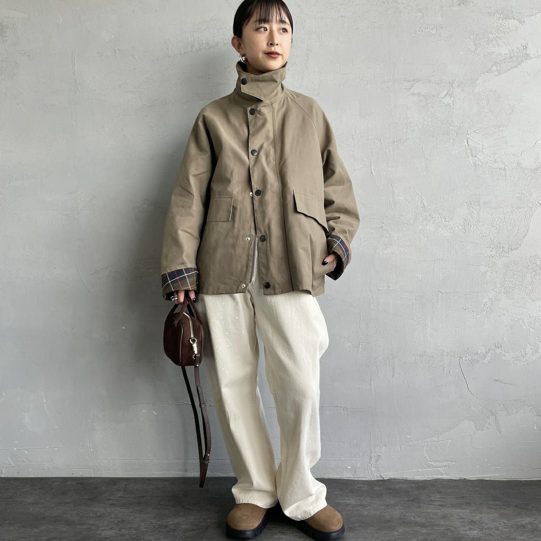 Barbour [バブアー] 別注 BORROWDALE ボロウデイルジャケット [261MCAS237-JF] KHAKI &&モデル身長：150cm 着用サイズ：34&&
