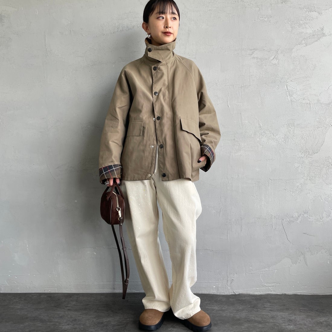 Barbour [バブアー] 別注 BORROWDALE ボロウデイルジャケット [261MCAS237-JF] KHAKI &&モデル身長：150cm 着用サイズ：34&&
