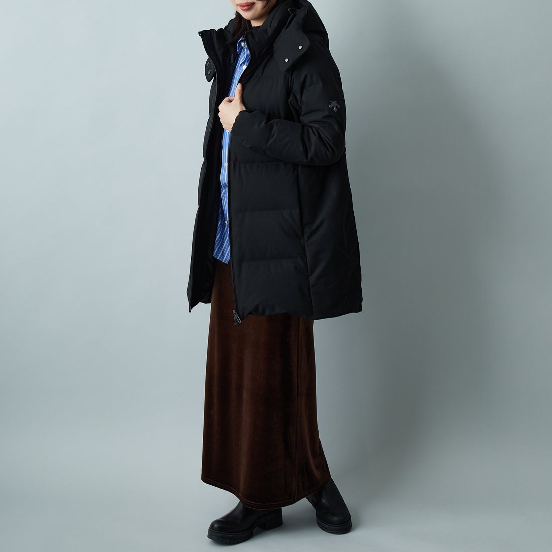 DESCENTE ALLTERRAIN [デサントオルテライン] 水沢ダウン アンカーハーフコート [DU5FDJM3L] BK00 &&モデル身長：162cm 着用サイズ：L&&