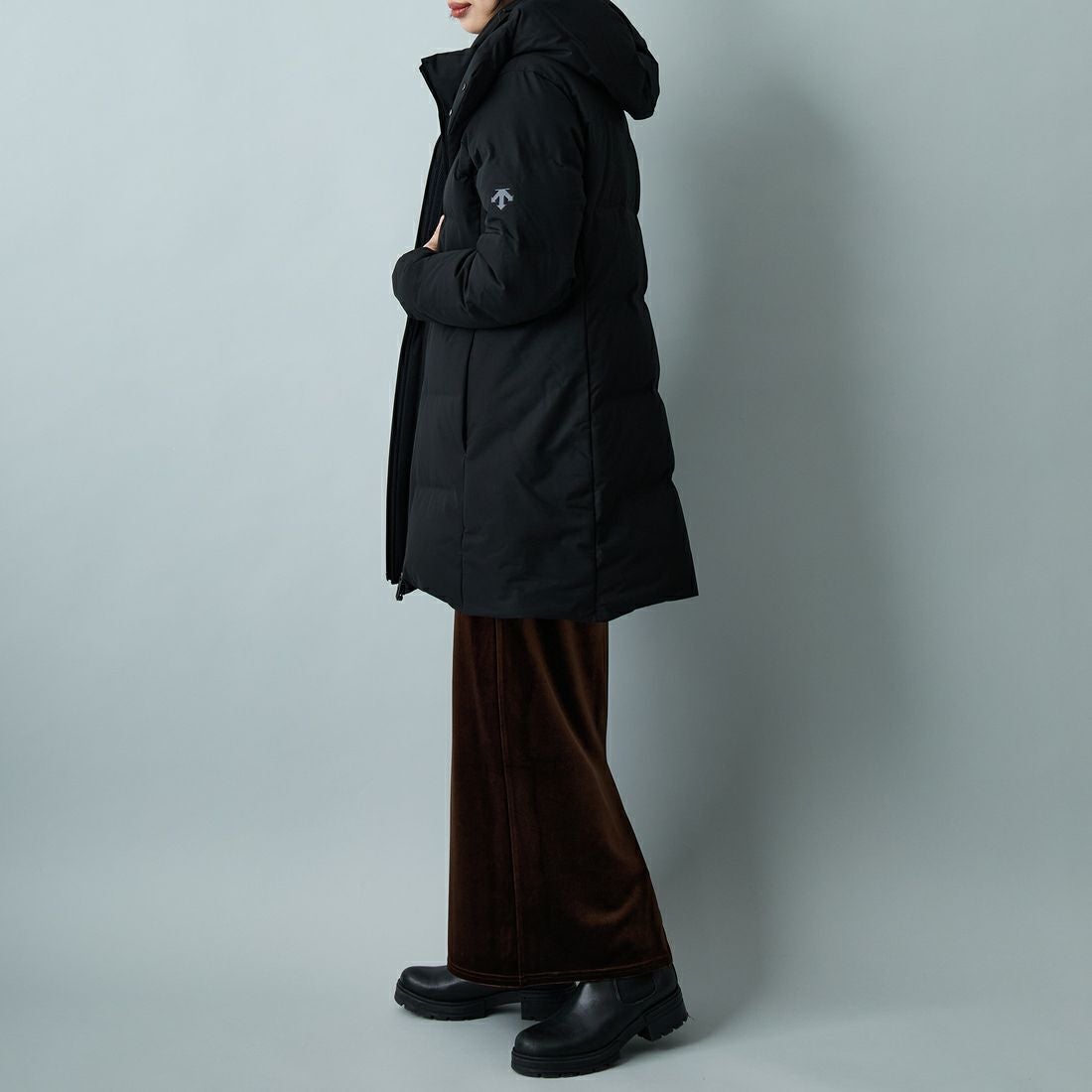 DESCENTE ALLTERRAIN [デサントオルテライン] 水沢ダウン アンカーハーフコート [DU5FDJM3L] BK00 &&モデル身長：162cm 着用サイズ：L&&