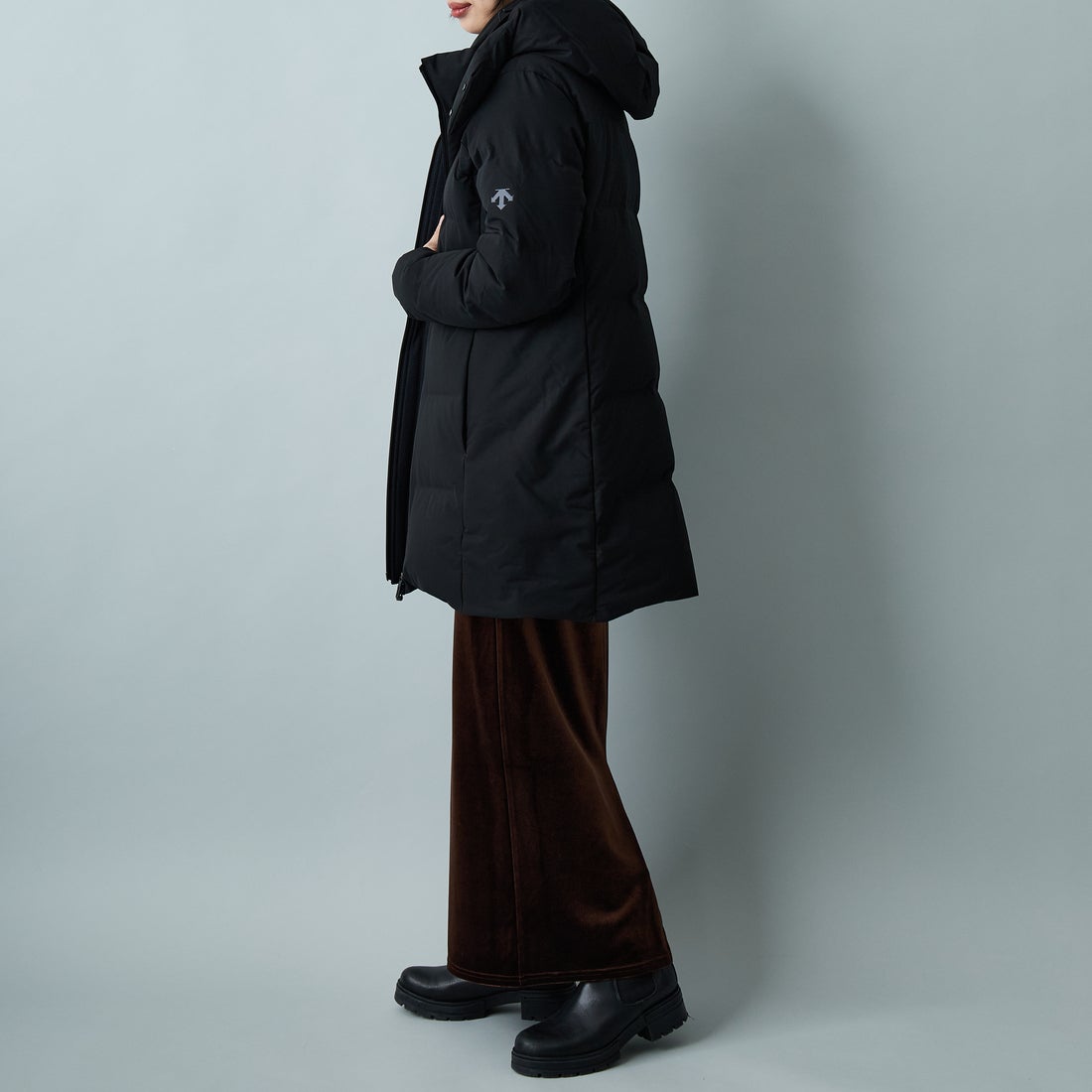 DESCENTE ALLTERRAIN [デサントオルテライン] 水沢ダウン アンカーハーフコート [DU5FDJM3L] BK00 &&モデル身長：162cm 着用サイズ：L&&