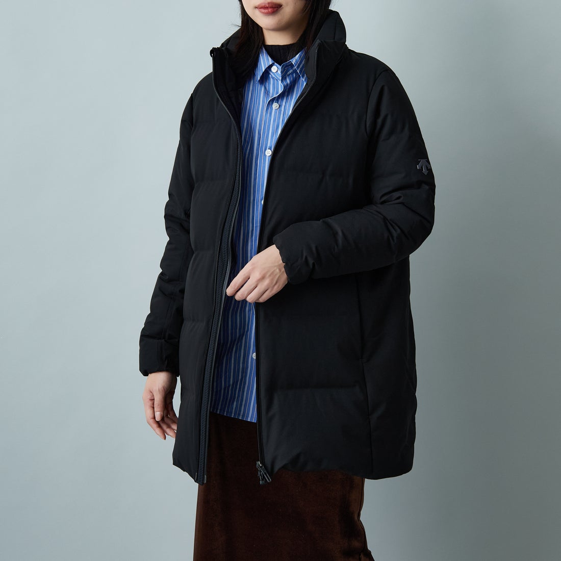 DESCENTE ALLTERRAIN [デサントオルテライン] 水沢ダウン アンカーハーフコート [DU5FDJM3L] BK00 &&モデル身長：162cm 着用サイズ：L&&