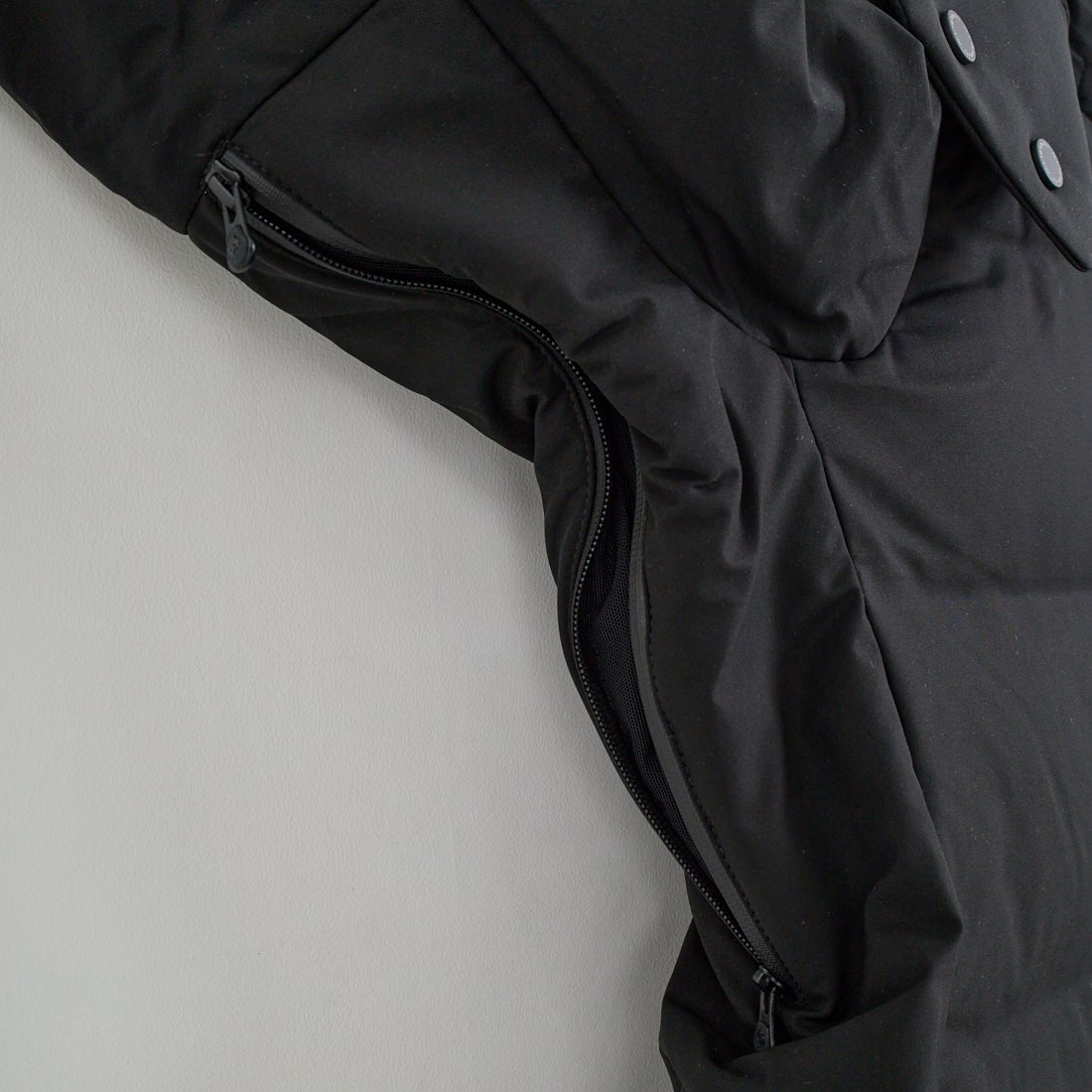 DESCENTE ALLTERRAIN [デサントオルテライン] 水沢ダウン アンカーハーフコート [DU5FDJM3L] BK00