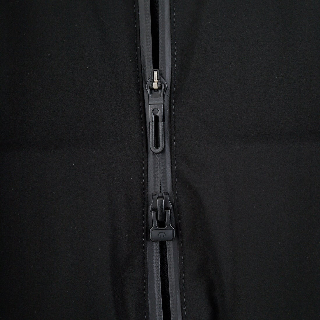 DESCENTE ALLTERRAIN [デサントオルテライン] 水沢ダウン アンカーハーフコート [DU5FDJM3L] BK00