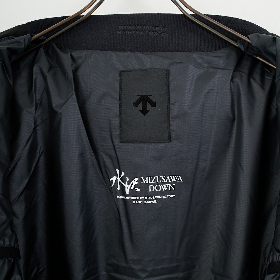 DESCENTE ALLTERRAIN [デサントオルテライン] 水沢ダウン アンカーハーフコート [DU5FDJM3L] BK00