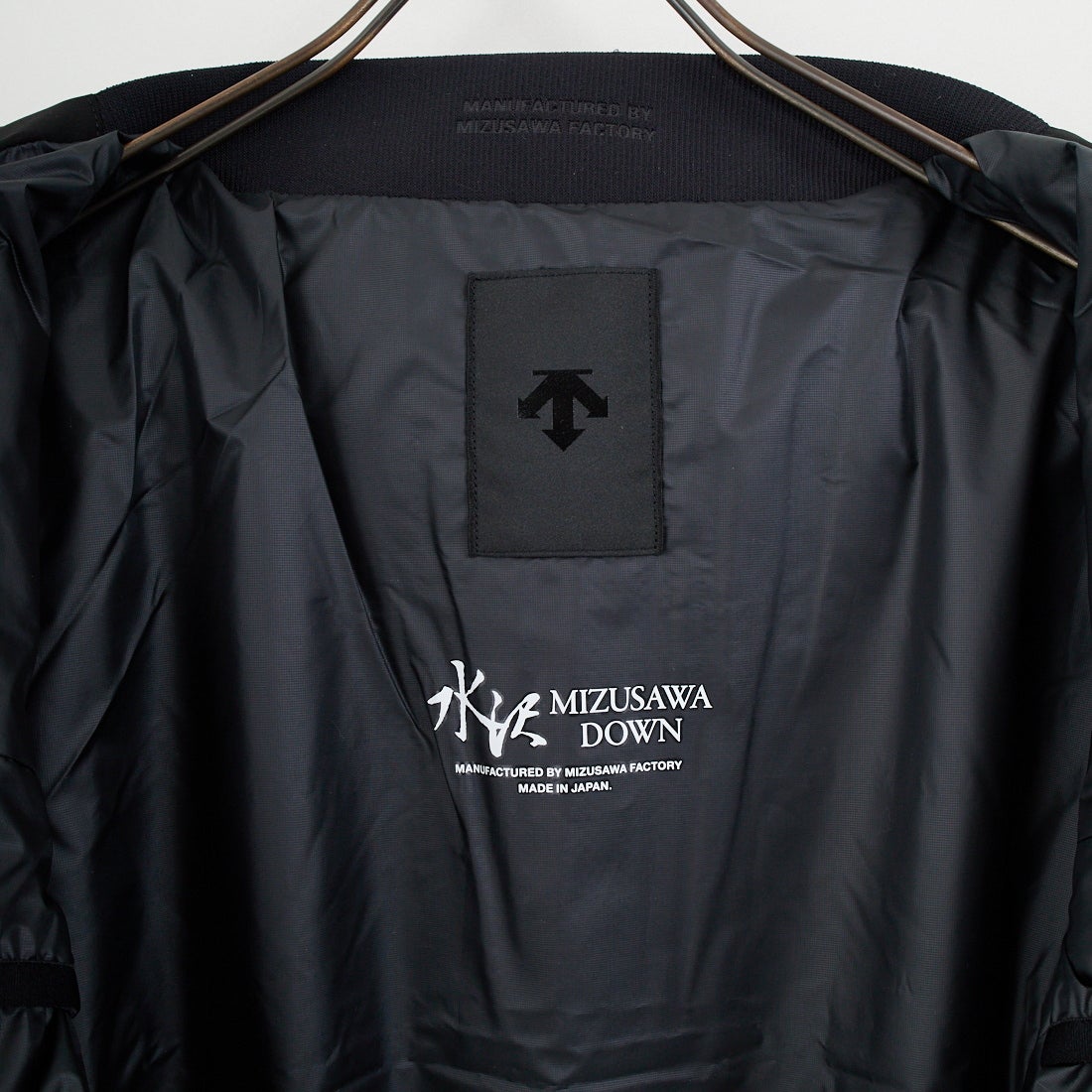 DESCENTE ALLTERRAIN [デサントオルテライン] 水沢ダウン アンカーハーフコート [DU5FDJM3L] BK00