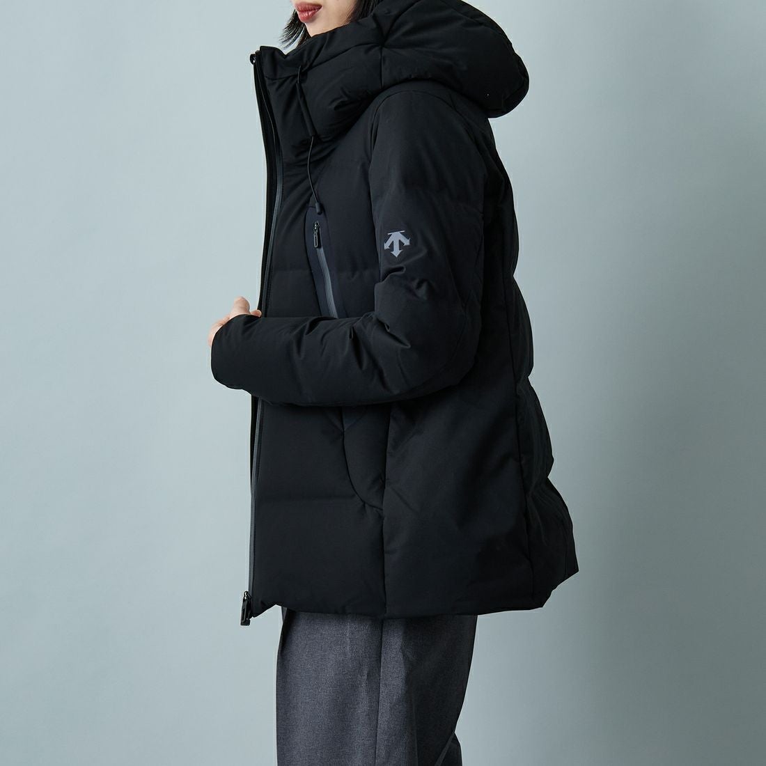 DESCENTE ALLTERRAIN [デサントオルテライン] 水沢ダウン マウンテニア [DU5FDJM1L] BK00 &&モデル身長：162cm 着用サイズ：M&&