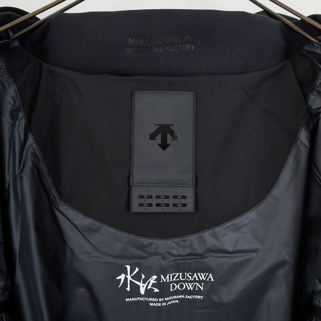 DESCENTE ALLTERRAIN [デサントオルテライン] 水沢ダウン マウンテニア [DU5FDJM1L] BK00