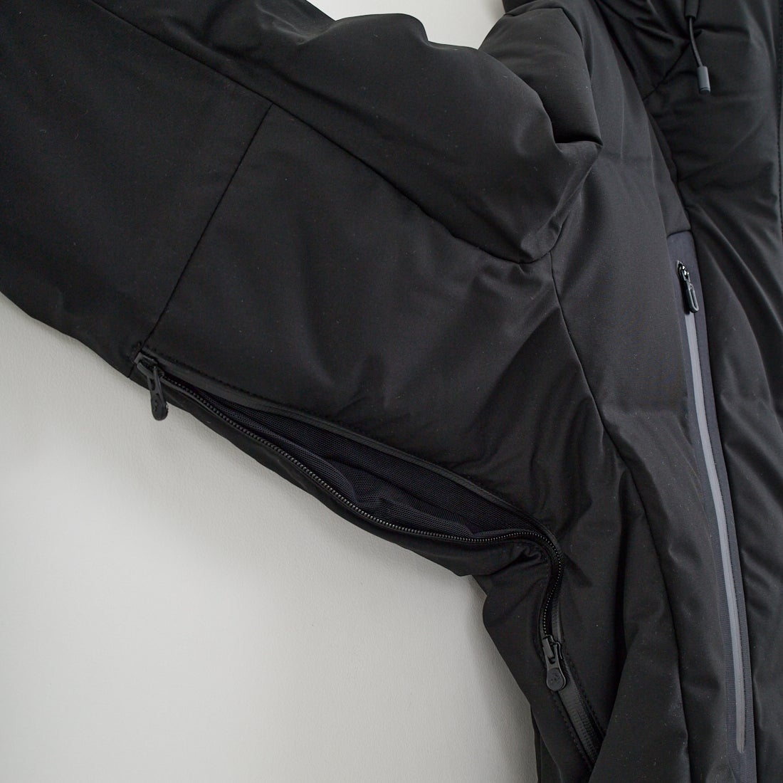 DESCENTE ALLTERRAIN [デサントオルテライン] 水沢ダウン マウンテニア [DU5FDJM1M] BK00