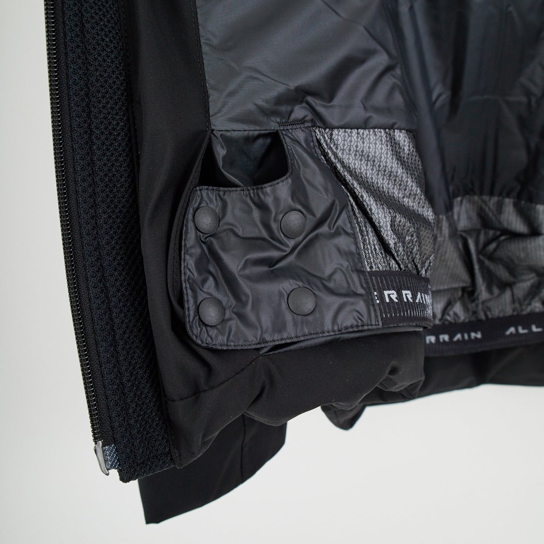 DESCENTE ALLTERRAIN [デサントオルテライン] 水沢ダウン マウンテニア [DU5FDJM1M] BK00