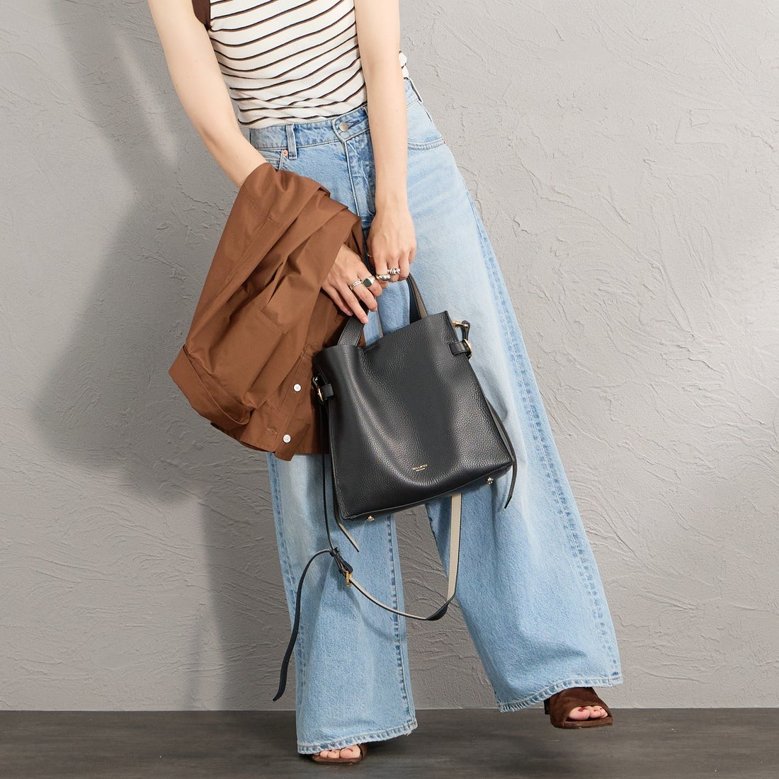 VIOLAd'ORO [ヴィオラドーロ] TRERO サイドベルトレザートートバッグ [V-1619] BLACK/GRAY