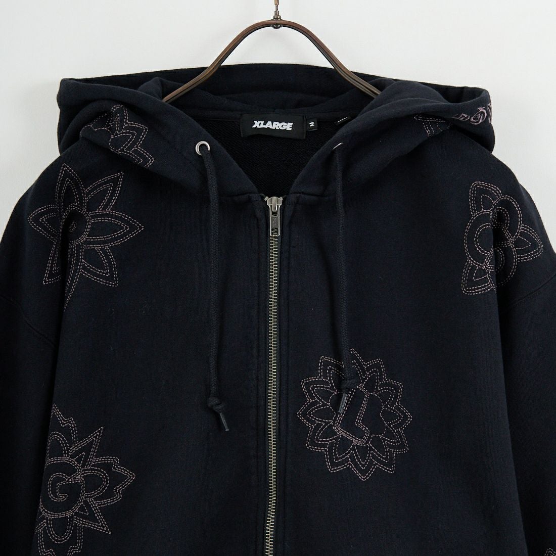 XLARGE [エクストララージ] オールオーバー刺繍ジップアップフーディ [101254012020] BLACK
