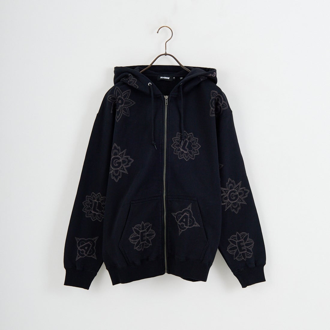 XLARGE [エクストララージ] オールオーバー刺繍ジップアップフーディ [101254012020] BLACK