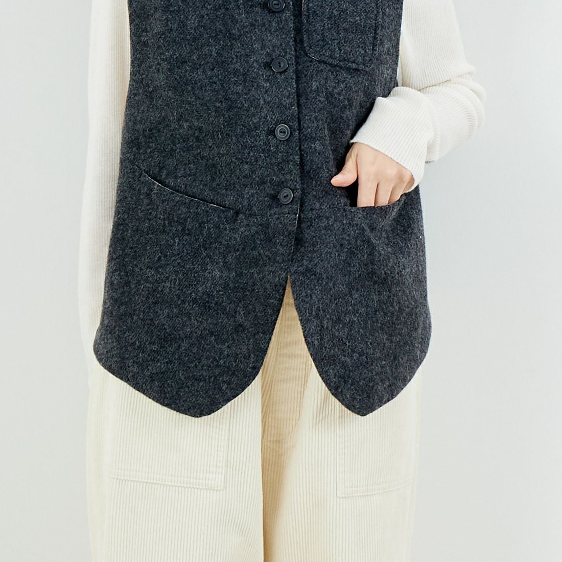 tumugu: [ツムグ] エコウールモッサベスト [TB25419] 88 CHARCOA &&モデル身長：162cm 着用サイズ：F&&