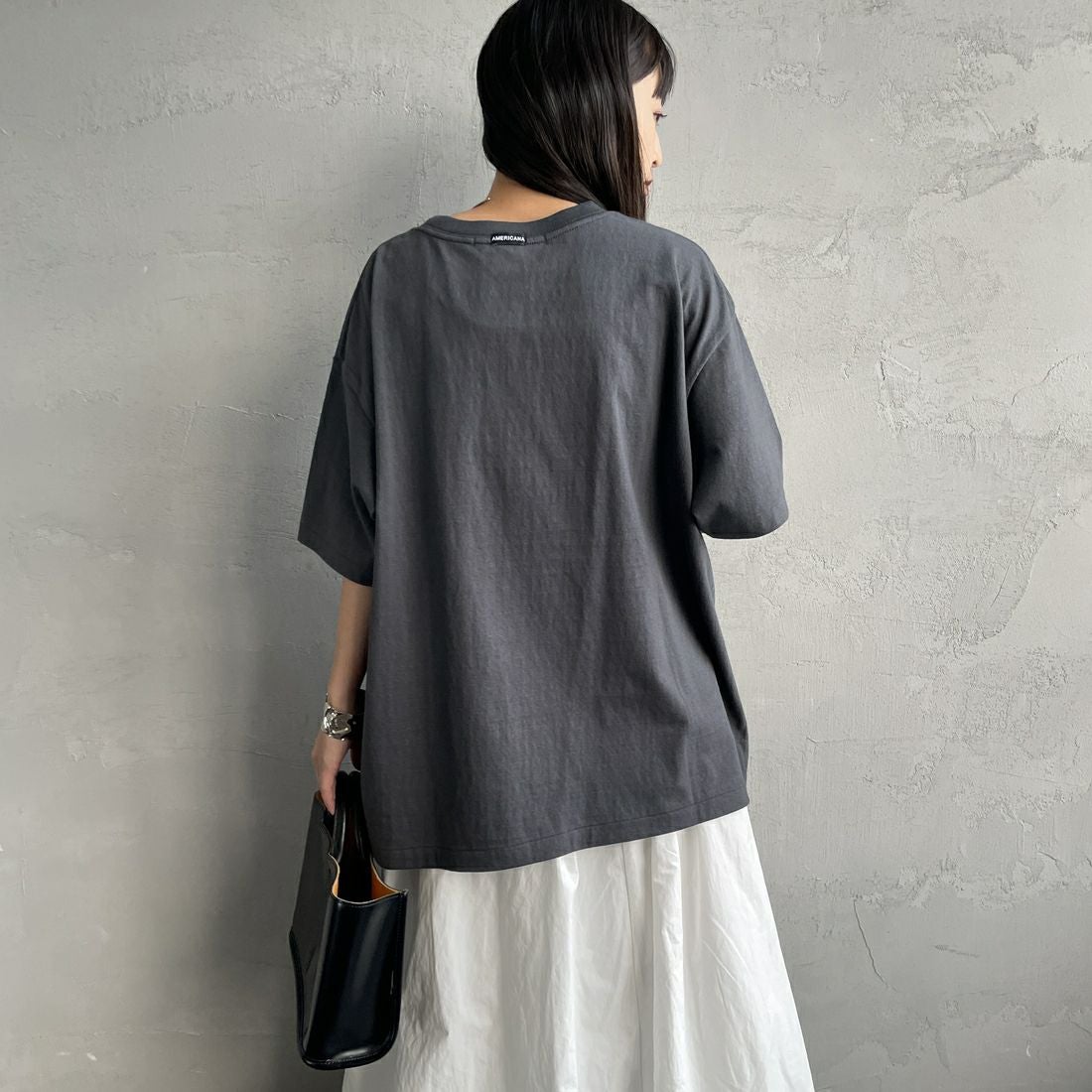 Americana × JEANS FACTORY [アメリカーナ × ジーンズファクトリー] 別注 AMRCN ロゴプリントTシャツ [BRF-808A-1-JF] ｽﾐｸﾛ &&モデル身長：150cm 着用サイズ：ONE SIZE&&