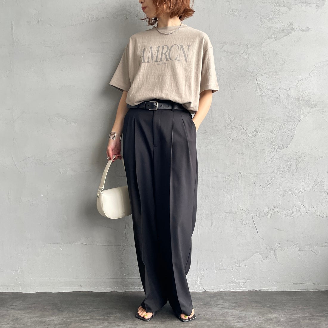 Americana × JEANS FACTORY [アメリカーナ × ジーンズファクトリー] 別注 AMRCN ロゴプリントTシャツ [BRF-808A-1-JF] ﾍﾞｰｼﾞｭ &&モデル身長：158cm 着用サイズ：ONE SIZE&&