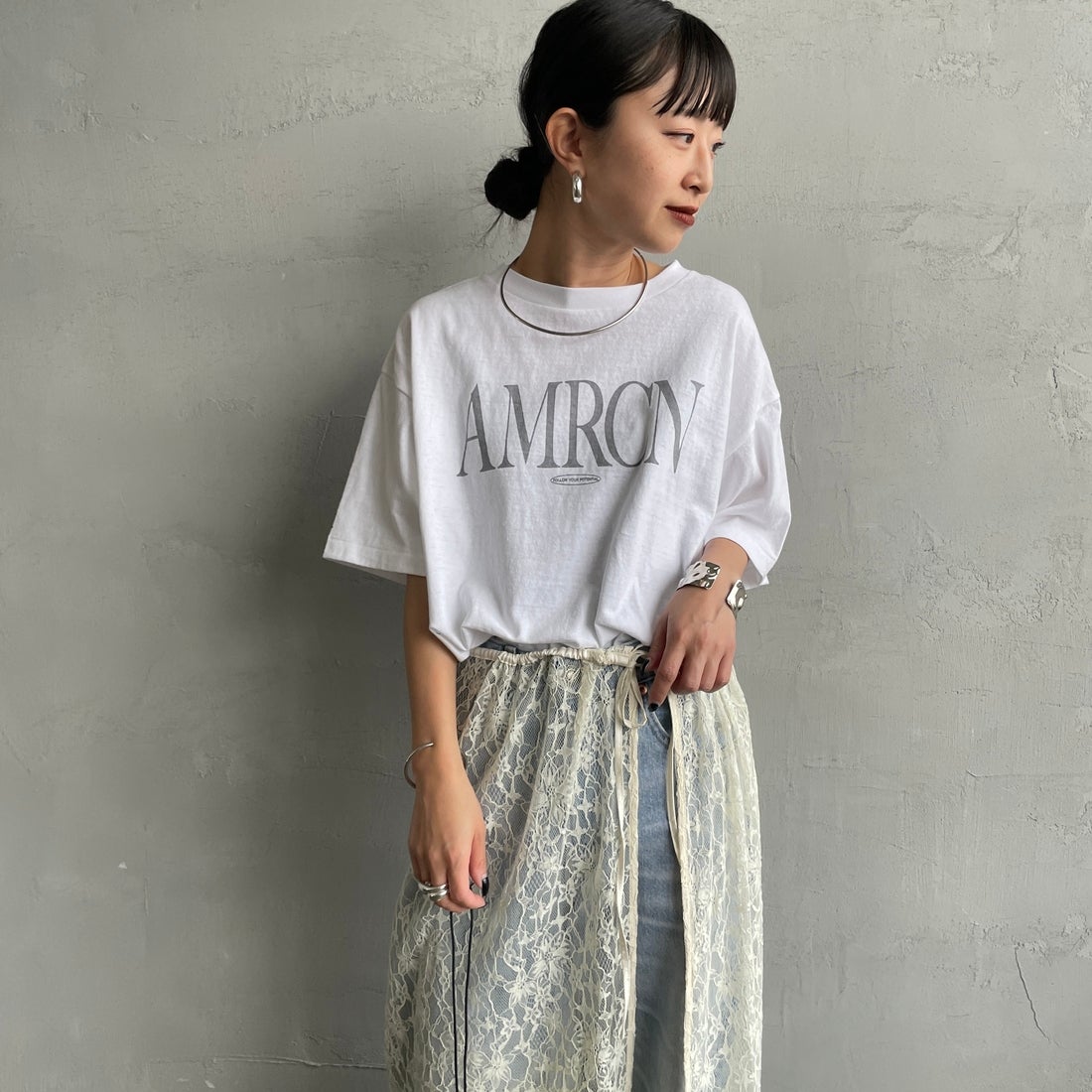 Americana × JEANS FACTORY [アメリカーナ × ジーンズファクトリー] 別注 AMRCN ロゴプリントTシャツ [BRF-808A-1-JF] ﾎﾜｲﾄ Americana × JEANS FACTORY [アメリカーナ × ジーンズファクトリー] 別注 AMRCN ロゴプリントTシャツ [BRF-808A-1-JF] ｽﾐｸﾛ &&モデル身長：150cm 着用サイズ：ONE SIZE&&