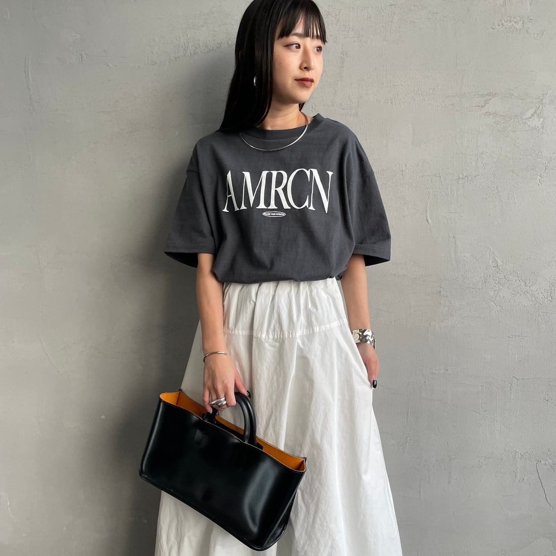 Americana × JEANS FACTORY [アメリカーナ × ジーンズファクトリー] 別注 AMRCN ロゴプリントTシャツ [BRF-808A-1-JF] ｽﾐｸﾛ &&モデル身長：150cm 着用サイズ：ONE SIZE&&