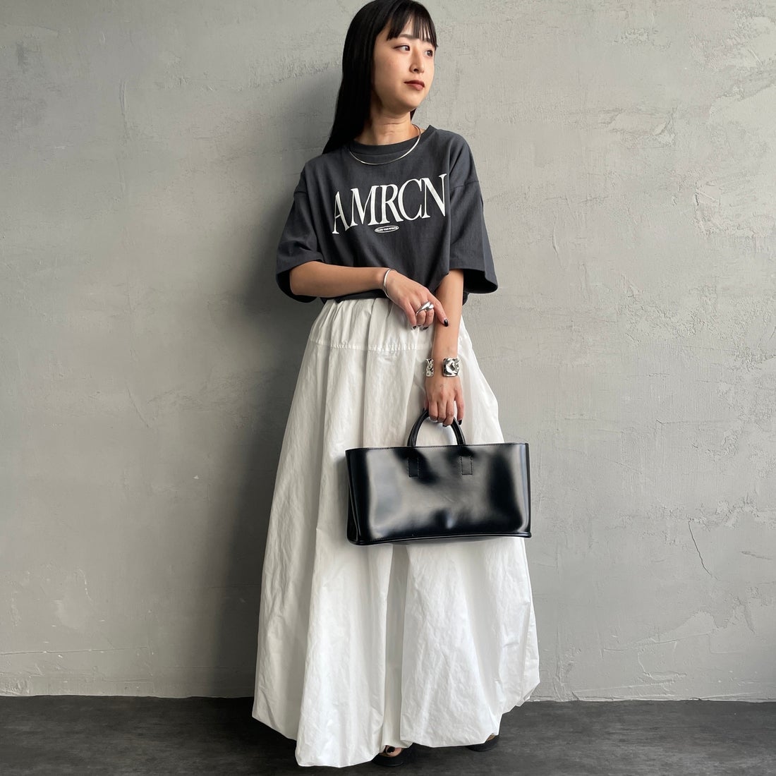 Americana × JEANS FACTORY [アメリカーナ × ジーンズファクトリー] 別注 AMRCN ロゴプリントTシャツ [BRF-808A-1-JF] ｽﾐｸﾛ &&モデル身長：150cm 着用サイズ：ONE SIZE&&