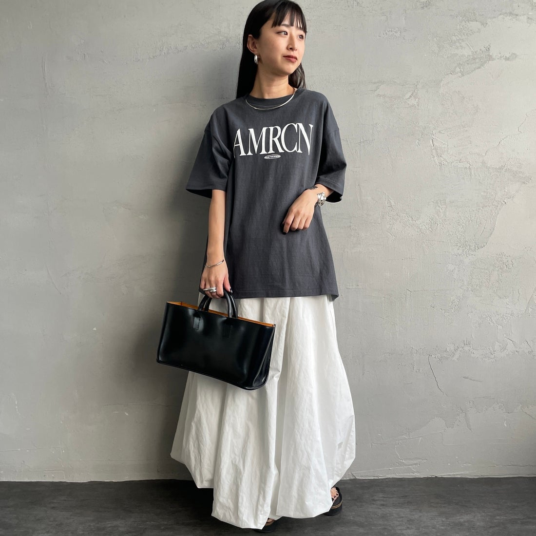 Americana × JEANS FACTORY [アメリカーナ × ジーンズファクトリー] 別注 AMRCN ロゴプリントTシャツ [BRF-808A-1-JF] ｽﾐｸﾛ &&モデル身長：150cm 着用サイズ：ONE SIZE&&