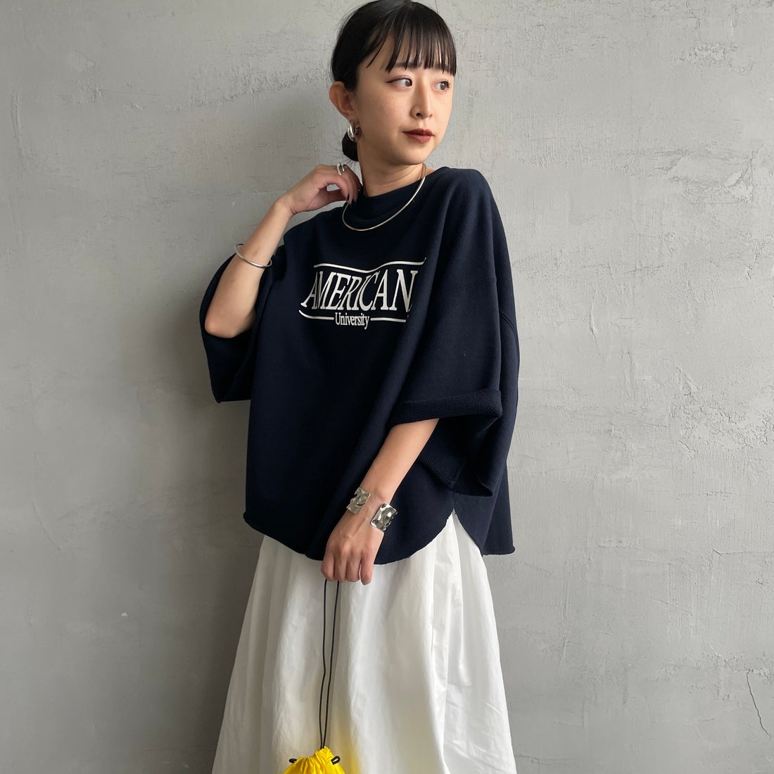 Americana × JEANS FACTORY [アメリカーナ × ジーンズファクトリー] 別注 ロゴプリント カットオフスウェット [ASO-850-2-JF] ﾈｲﾋﾞｰ &&モデル身長：150cm 着用サイズ：ONE SIZE&&