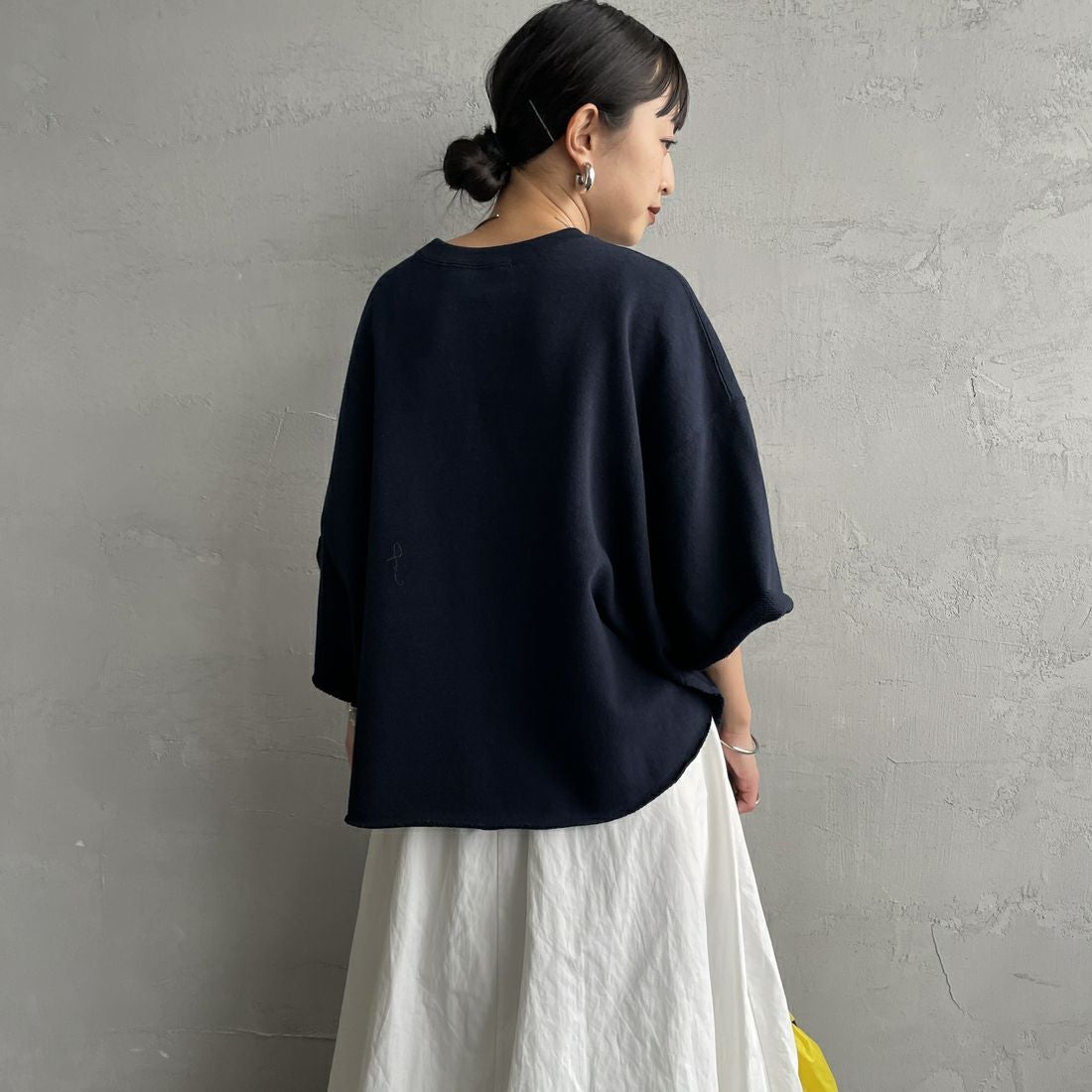 Americana × JEANS FACTORY [アメリカーナ × ジーンズファクトリー] 別注 ロゴプリント カットオフスウェット [ASO-850-2-JF] ﾈｲﾋﾞｰ &&モデル身長：150cm 着用サイズ：ONE SIZE&&